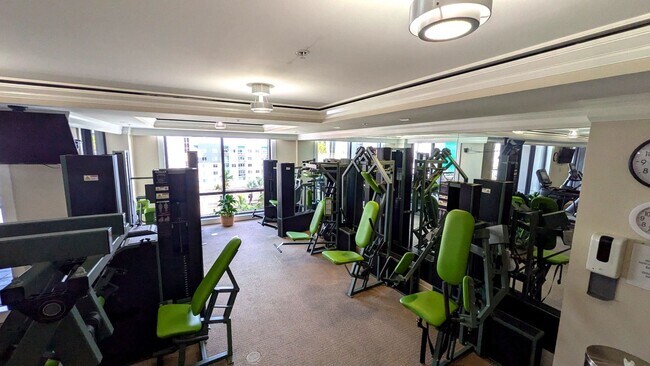 Building Photo - SEASONAL/SHOT TERM/ ANNUAL Turnkey furnished high end condo downtown