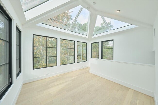 Building Photo - 9879 Stubbs Rd