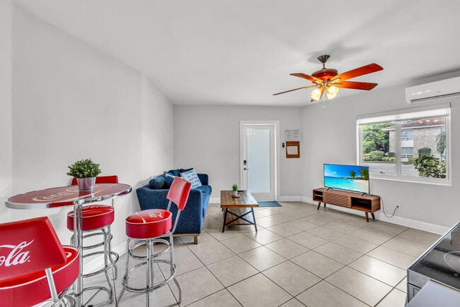 Building Photo - 2812 NE 27th St