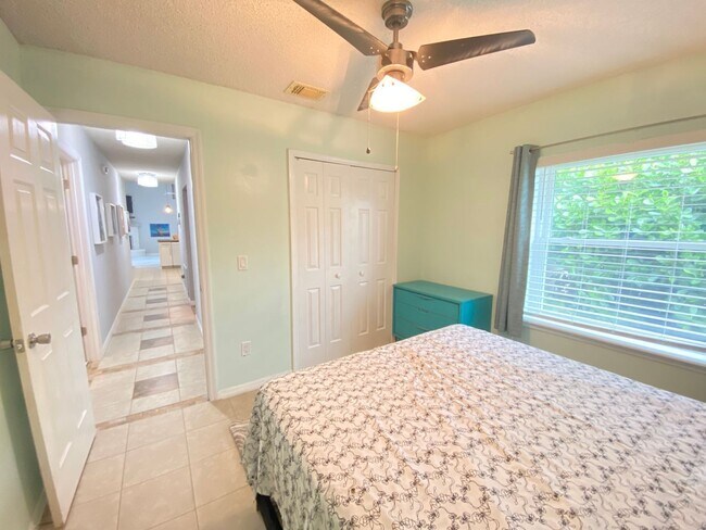 Building Photo - 4955 Southfork Ranch Dr