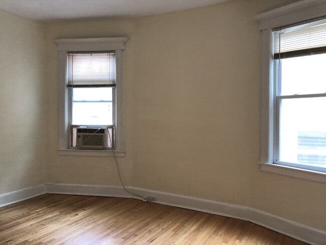 Building Photo - 193 Hillside Ave