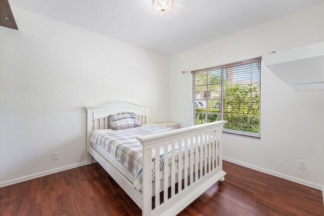 Building Photo - 20 S Lakeshore Dr