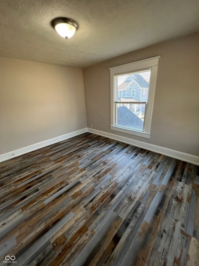 Building Photo - 3249 N Kenwood Ave