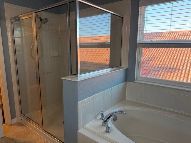 Building Photo - 5-Bed / 4.5 Bath Pool Home Available Now!