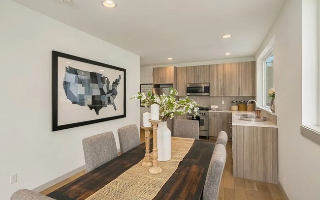 Building Photo - 5433A California Ave SW