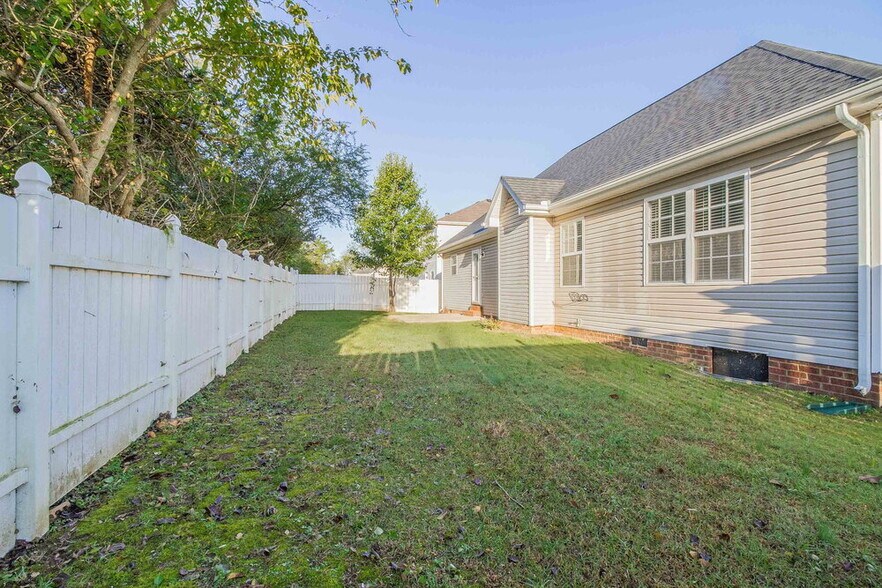 Building Photo - 3155 Hardwood Dr