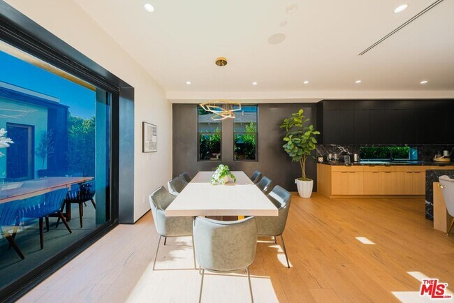 Building Photo - 5141 Varna Ave