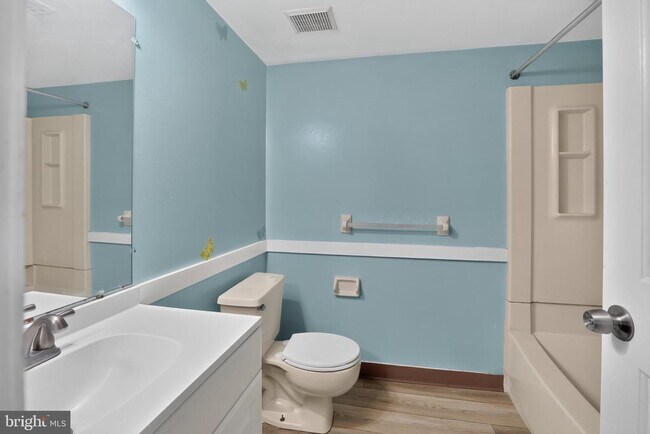 Building Photo - 702 Deer Run