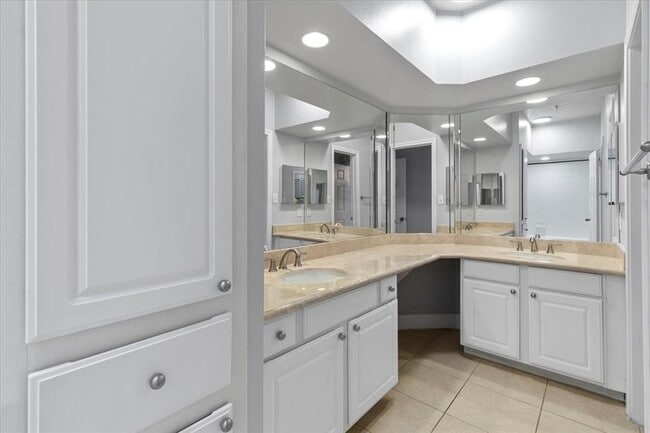 Building Photo - 7701 Rialto Blvd