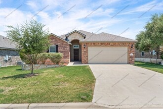 Building Photo - 5607 Blackstone Dr