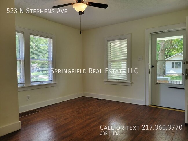 Building Photo - Floor-tastic Retreat: Rent this 3 Bed/1 Ba...