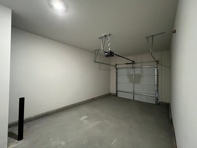 Building Photo - 1360 Fallen Acorn Ln