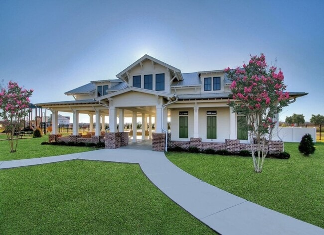 Building Photo - Resort Style Living In Harvest Point COMIN...
