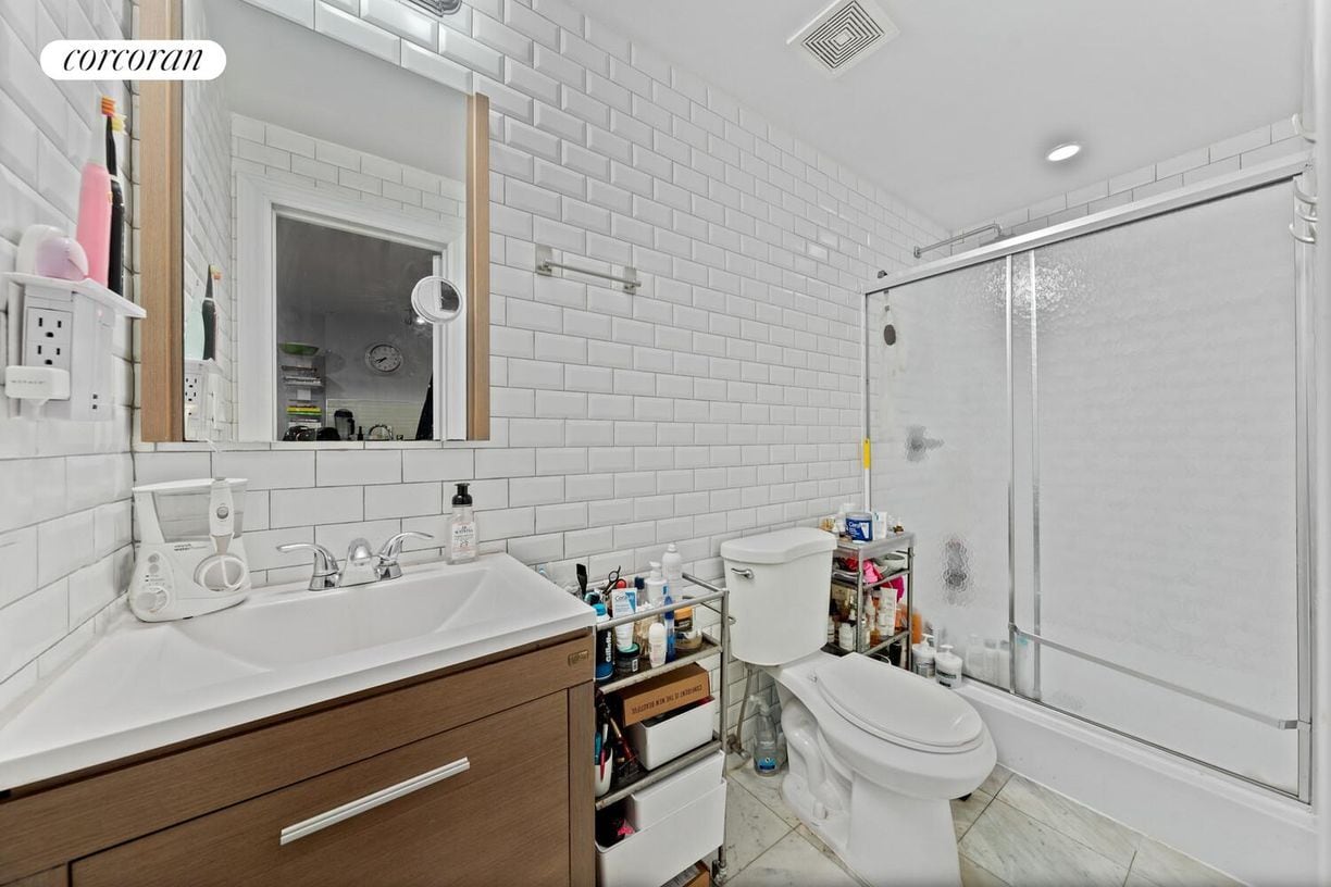 Building Photo - 476A Jefferson Ave