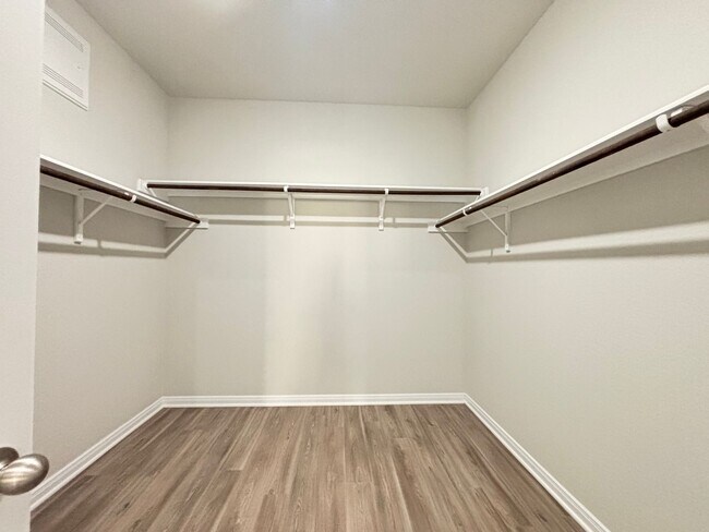 Building Photo - Luxury Living in the Heart of Cibolo!