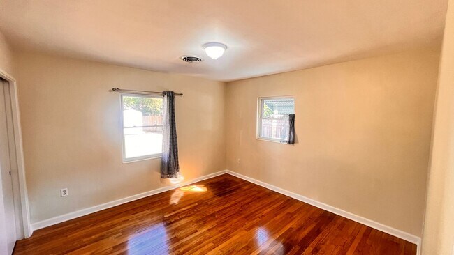 Building Photo - Charming 2-Bed Retreat in the Heart of Mount Dora! PRIME LOCATION! DONT MISS OUT!