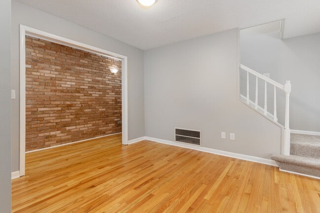 Building Photo - 400 Derby Ln