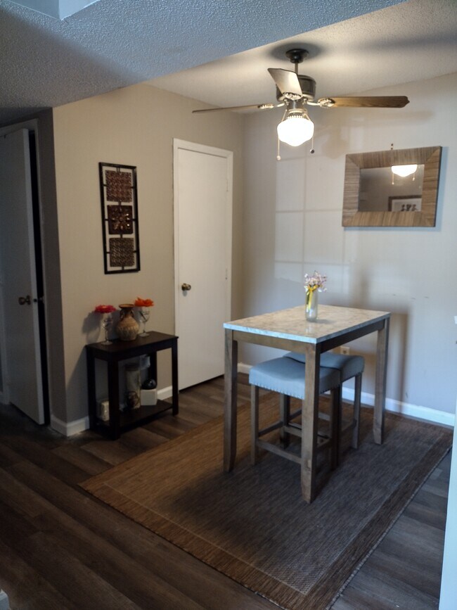 Building Photo - 5667 Hornaday Rd