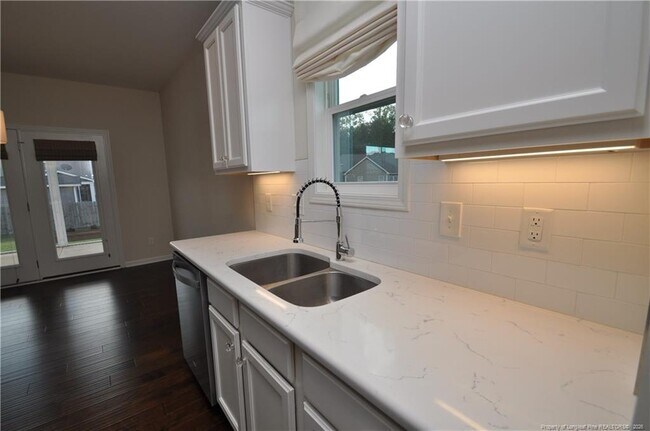 Building Photo - 84 Fairview St