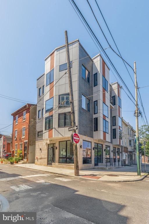 Building Photo - 1142 Crease St