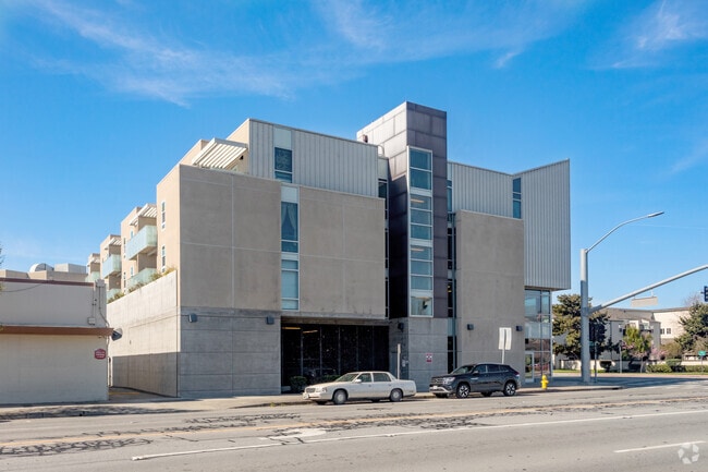 Building - Salinas Gateway Senior Apartments