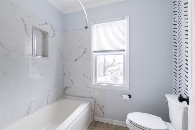 Building Photo - 7 Beardsley St