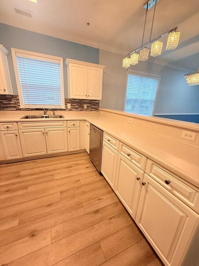 Building Photo - 330 Kiskadee Loop