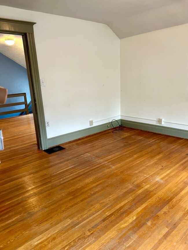 Building Photo - 3 Bedoom SIngle Family - 14620 Zip - South Ave & Elmwood Area