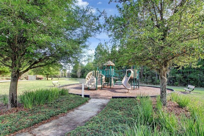 Building Photo - Spacious 4-Bedroom Home in Amelia Walk wit...