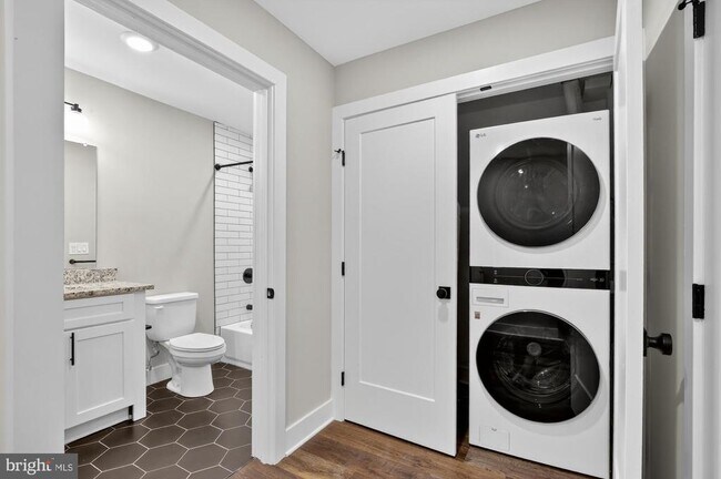 Building Photo - 1924 N Front St