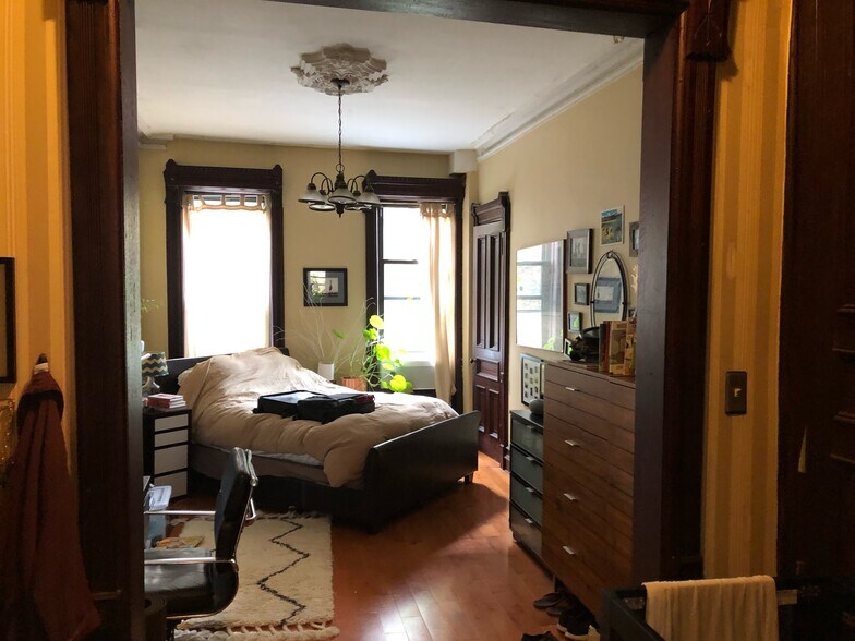1 bedroom - 1987 Madison Ave