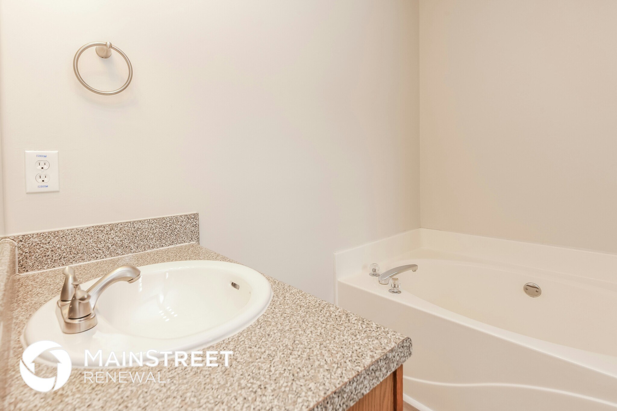 Building Photo - 1055 Abercorn Way