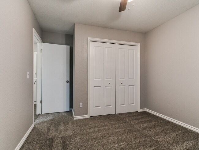 Building Photo - 205 N Rockypoint Dr