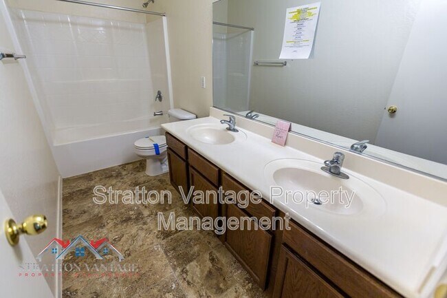 Building Photo - 2234 W Pima Ave