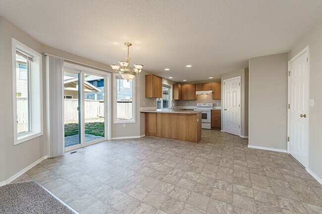 Building Photo - Your Next Home Awaits! 4BR/2.5BA with Fenc...