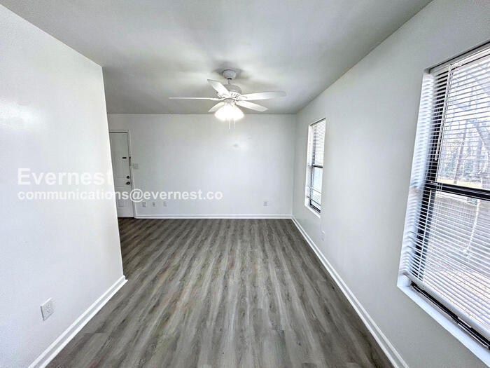 Building Photo - 437 Annie St