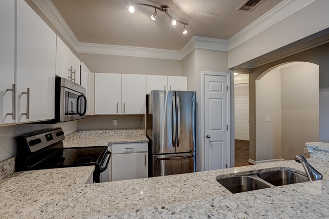 Building Photo - 1850 Cotillion Dr