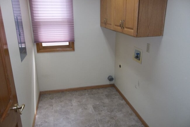 Building Photo - Traditional Elegance with Room to Grow in ...