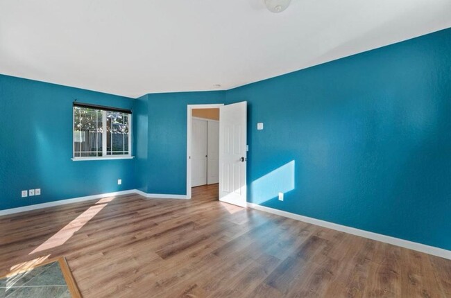 Building Photo - 531 Dufour St