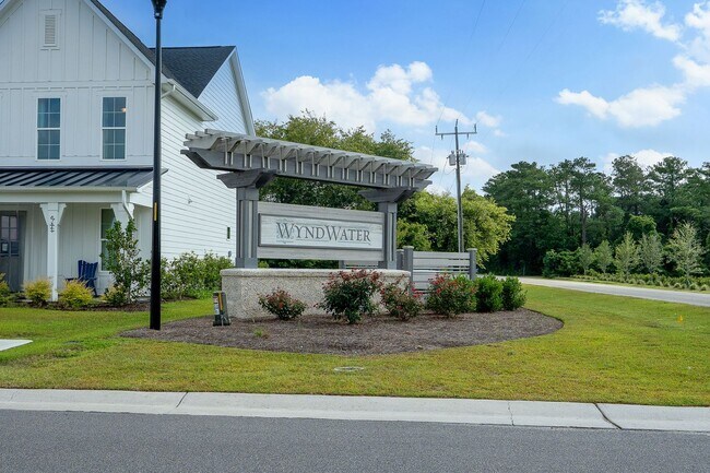 Building Photo - Stunning 4 bedroom 2.5 bath home located in Hampstead Wyndwater Community