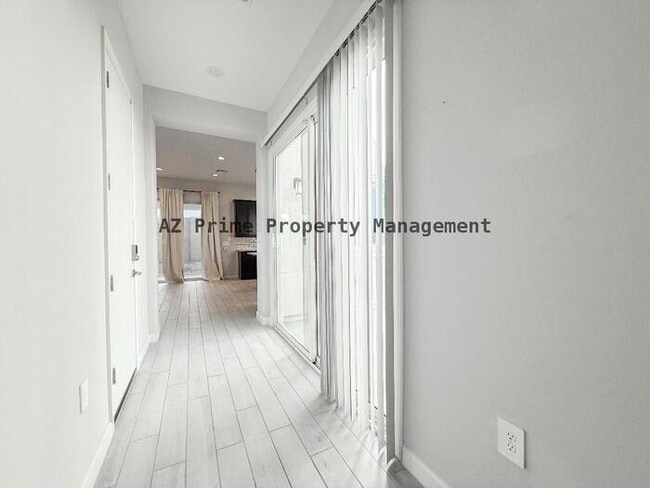 Building Photo - 5138 E Anderson Dr