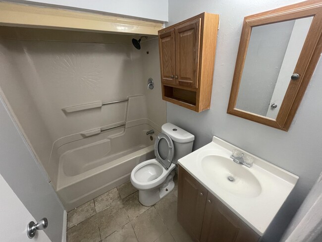 Building Photo - 37 Pershing Ln