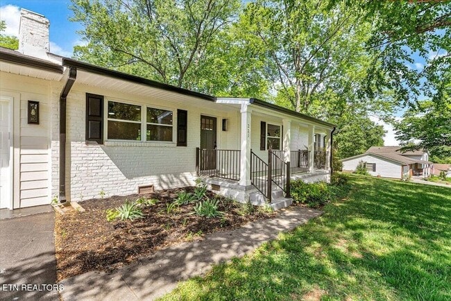 Building Photo - 221 Medford Rd