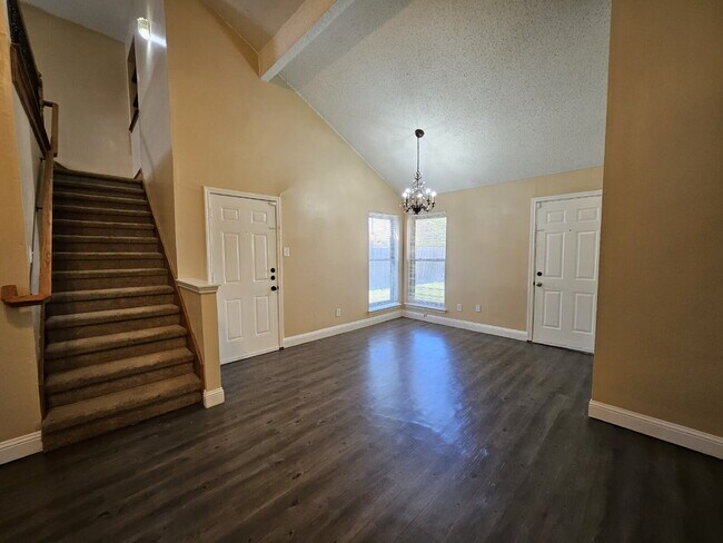 Building Photo - $2000 MESQUITE- Beautiful home with open f...