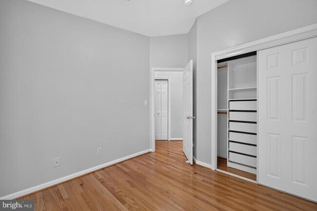 Building Photo - 122 Sanborn Pl