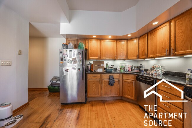 Building Photo - 2722 N Kimball Ave