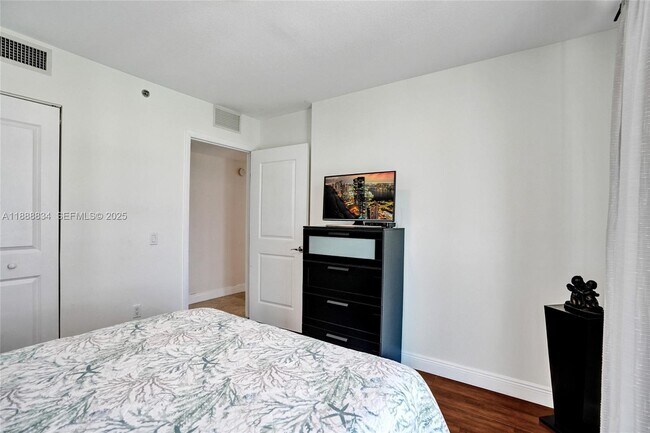 Building Photo - 2681 N Flamingo Rd