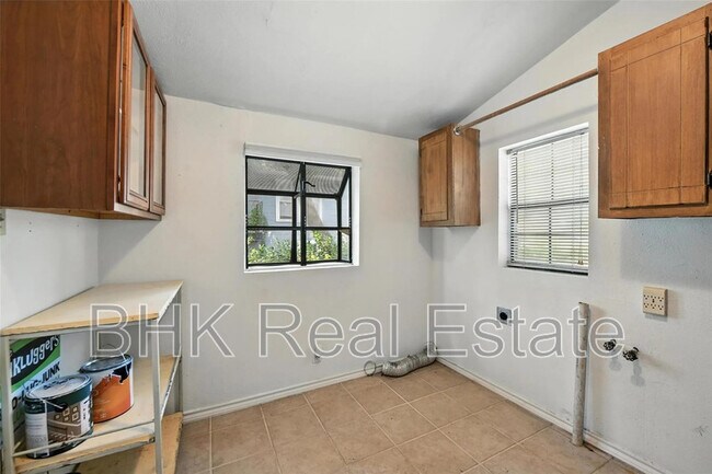 Building Photo - 4036 Dexter Ave