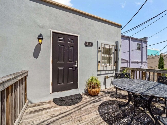 Building Photo - 211 Orange Ave