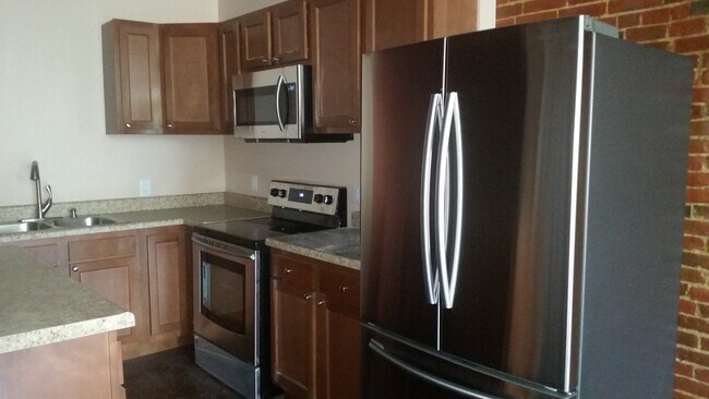 Building Photo - 405 Hampshire St